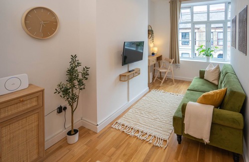 Mill Road Apartment | Enjoy a "boho Style" Serviced Apartment Located in the Heart of Cambridge!
