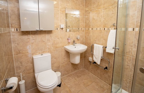 Mill Road Apartment | Enjoy a "boho Style" Serviced Apartment Located in the Heart of Cambridge!