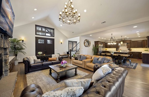 Cle Elum House | Enjoy a Free Luxury Upgrade+Spa+Game Room & Pet Friendly/3Mins Lodge