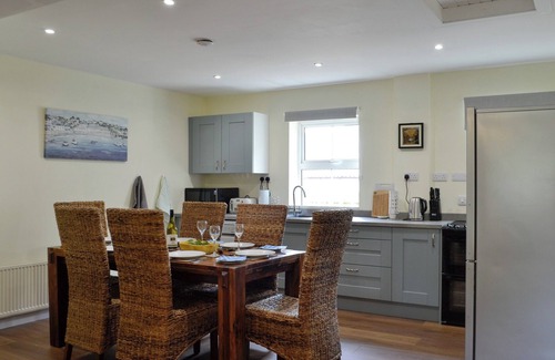 Mauchline Cottage | Enjoy a game of tennis or simply relax in the hot tub at The Brewers Cottage.