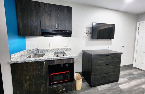 Wharton Hotel | Enjoy a Hassle-Free stay! Free Breakfast Near the Wharton County Museum