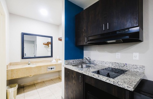 Wharton Hotel | Enjoy a Hassle-Free stay! Free Breakfast Near the Wharton County Museum