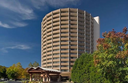 Gatlinburg Hotel | Enjoy a Hassle-Free and Suiting Stay! Indoor Pool, Pets Allowed!