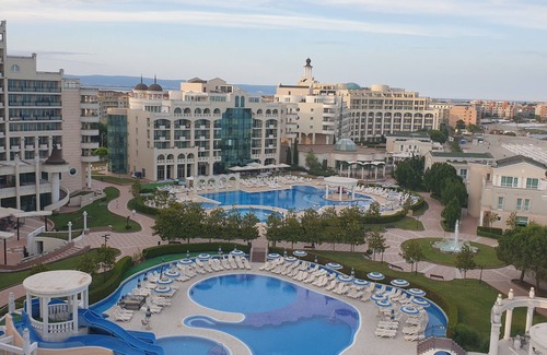 Pomorie Apartment | Enjoy a relaxing family vacation at the sea in Apartment Sunset resort C8-24