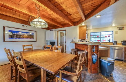 Mammoth Lakes Condo | Enjoy a Shared Hot Tub, Sauna & Pool When Staying in This Spacious Condo