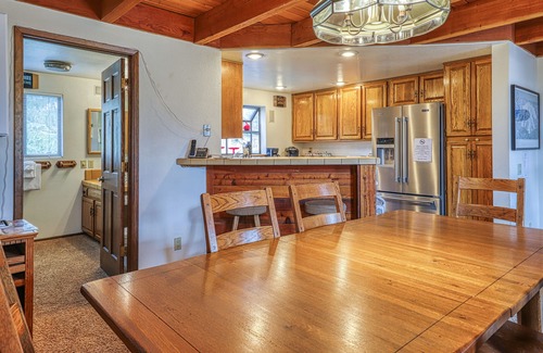 Mammoth Lakes Condo | Enjoy a Shared Hot Tub, Sauna & Pool When Staying in This Spacious Condo