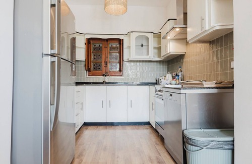 Qawra Apartment | Enjoy a stylish experience at this centrally-located place