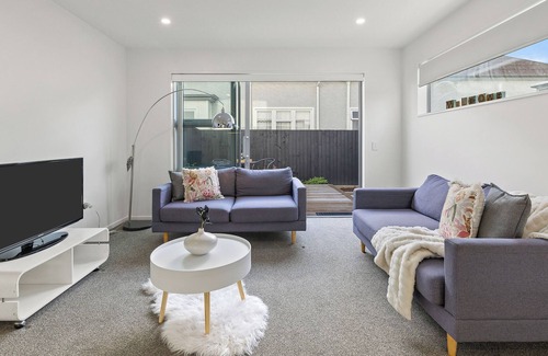 Edgeware House | Enjoy a Stylish Experience at This Centrally Located Property