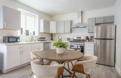 Southwest Berkeley Apartment | Enjoy a stylish experience at this Kick back and relax in a calm stylish space