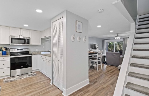 Folly Field Villa | Enjoy a walk to the beach from this renovated, pet friendly end-unit villa.