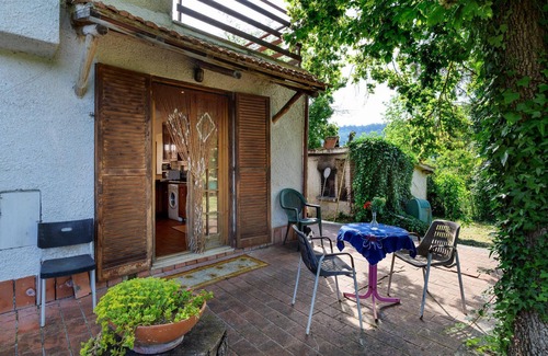 Montopoli di Sabina Apartment | Enjoy a wonderful vacation in this cozy apartment with beautiful views of the countryside.