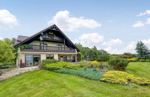 gmina Stezyca House | Enjoy an unforgettable time with the family in this attractive and spacious vacation home.