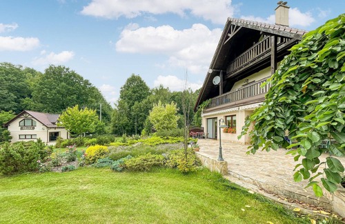 gmina Stezyca House | Enjoy an unforgettable time with the family in this attractive and spacious vacation home.