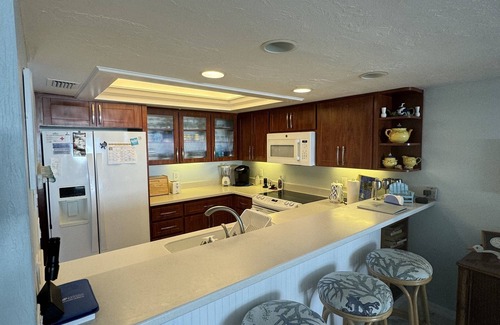 Palm Island Villa | Enjoy an Unobstructed view of the Gulf from this Cheery Villa! B2913A