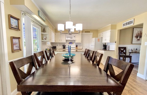 Avalon House | ENJOY BAY VIEWS! Bayfront home, shady front porch 2 boat docking areas, gameroom to watch TV, A short bike ride or walk to Avalon's fine business district for ice cream, dining, mini golf, shopping and more.