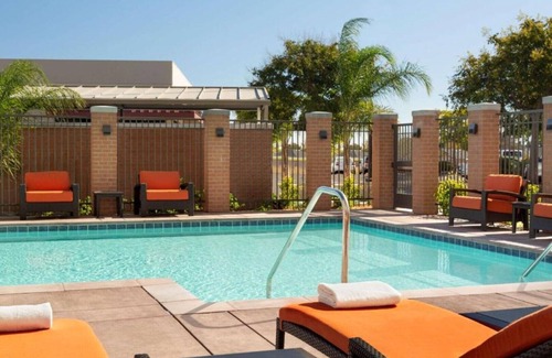 Nut Tree House | enjoy being minutes away from the University of California