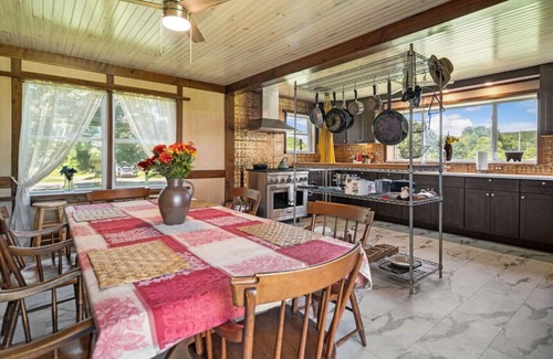 Skaneateles House | Enjoy country living at Chick’s Place!