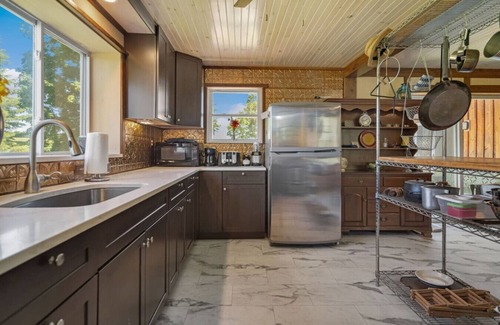 Skaneateles House | Enjoy country living at Chick’s Place!