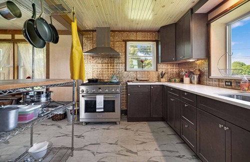 Skaneateles House | Enjoy country living at Chick’s Place!