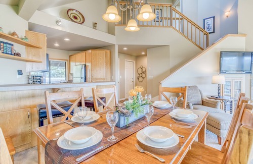 Century West Condo | Enjoy Deschutes River Views from Beautiful 2-Bedroom Mt. Bachelor Village Condo!