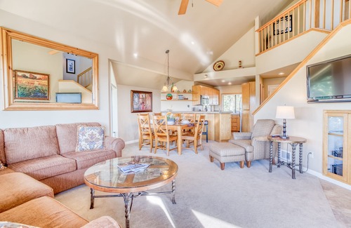 Century West Condo | Enjoy Deschutes River Views from Beautiful 3-Bedroom Mt. Bachelor Village Condo!