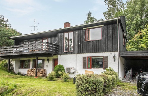 Hundorp House | Enjoy happy hours with your favorite people in this vacation home.