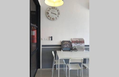 Pelabuhan Klang Apartment | Enjoy Modern, Spacious, Peaceful stay with Lake view - Gravit8