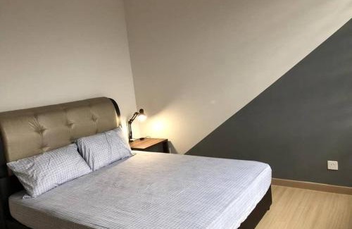 Pelabuhan Klang Apartment | Enjoy Modern, Spacious, Peaceful stay with Lake view - Gravit8