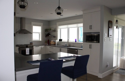 Beaubassin East Ski Chalet | Enjoy our Belvédère (Beautiful View) beach house with beachfront lookout!