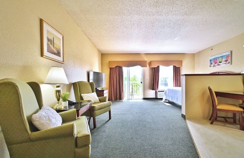 Pembine Hotel | Enjoy River Views at Comfortable Clean Room by Miscauno