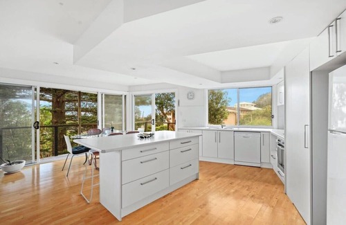 Forresters Beach House | Enjoy Seabreezing Deck with Sunrise & Sunset