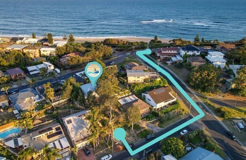 Forresters Beach House | Enjoy Seabreezing Deck with Sunrise & Sunset