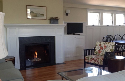 Hampton Cottage | Enjoy sunrises over the ocean and sunsets over the salt water pond