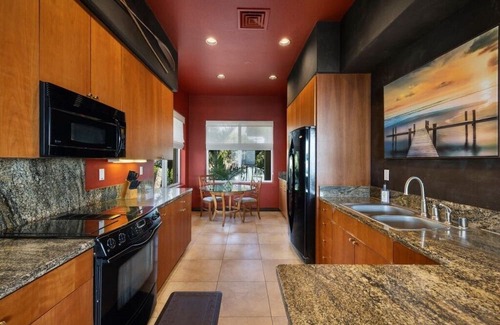 Kamuela Condo | Enjoy Sunset and Ocean Views from this Kumulani 2 Bedroom!