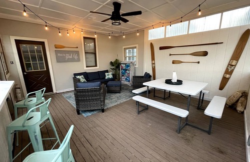 Conneaut House | Enjoy the breathtaking Lake Erie sunsets at our family-friendly property.