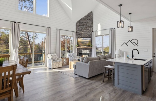 Sevierville Cabin | Enjoy the "Calm On The Water" in a Relaxing Luxurious Pool Cabin on the Lake!