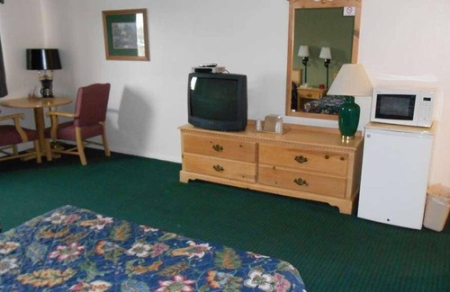 Enumclaw House | Enjoy The Great Outdoors at GuestHouse Enumclaw! 4 Great Units, Pets Allowed