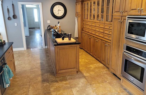 New Berlin Villa | Enjoy The hidden Gem Villa! New York's Vibrant & Colorful spring season Awaits!