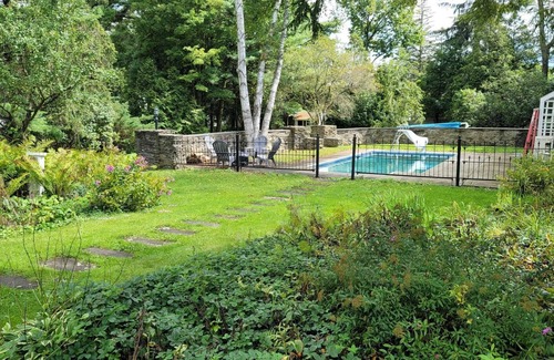 New Berlin Villa | Enjoy The hidden Gem Villa! New York's Vibrant & Colorful spring season Awaits!