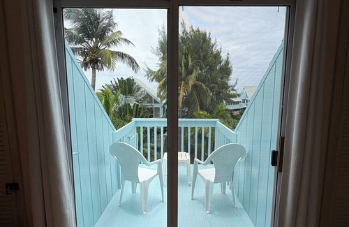 Kittian Village Villa | Enjoy the ideal mix of comfort and coastal charm in an unbeatable location.