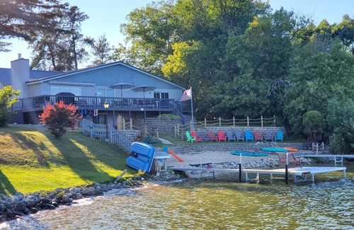 Central Lake House | Enjoy the lake, beach, colors, golf or slopes!By Bellaire,Charlevoix,Petoskey&TC