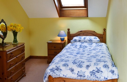 St Mary's Bay Cottage | Enjoy the magnificent views and a holiday in the countryside from this attractive barn conversion cl