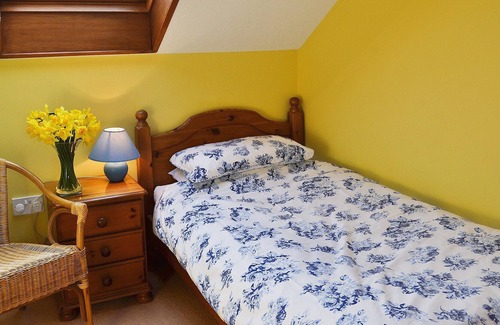 St Mary's Bay Cottage | Enjoy the magnificent views and a holiday in the countryside from this attractive barn conversion cl