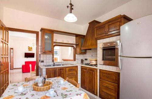 Pizzo Apartment | Enjoy the sea view from the balcony and relax in a quiet location near Pizzo.