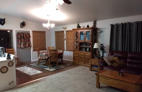 Cody House | enjoy the wonderfull town of cody and yellowstone park!