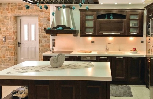 Agii Theodori Villa | Enjoy your vacation at a luxurious stone villa with garden & swimming pool!