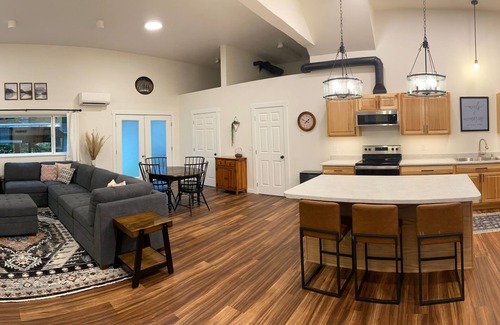 Mendenhaven House | Enjoyable 2-bedroom townhome in Juneau