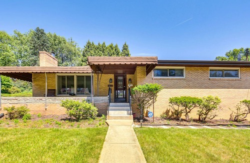 Monroeville House | Enjoyable 4-bedroom house with AC in Monroeville