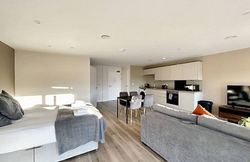 Everton Apartment | Enjoyable apartment with AC in vibrant Liverpool