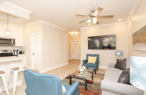 OST - South Union House | Enjoyable townhome with AC in vibrant Houston at this centrally-located place.